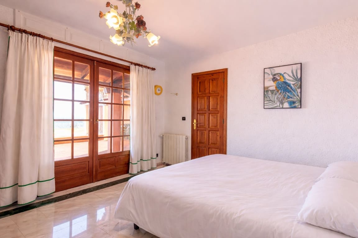 5 bedroom Villa for sale in Tacoronte with pool garage - € 2,700,000 (Ref: 9725100)