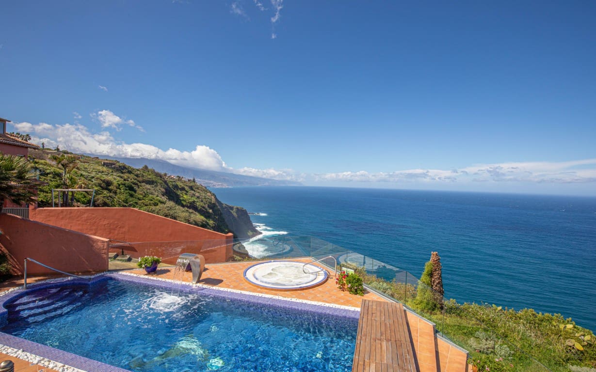 5 bedroom Villa for sale in Tacoronte with pool garage - € 2,700,000 (Ref: 9725100)