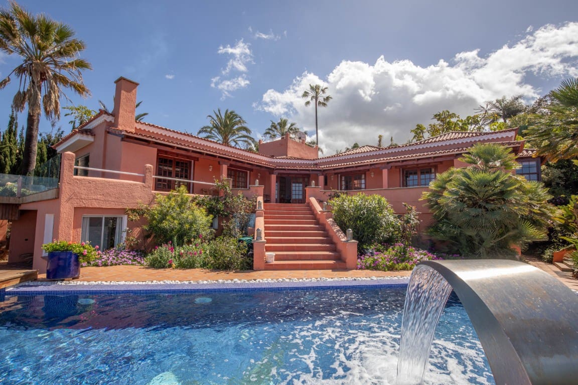 5 bedroom Villa for sale in Tacoronte with pool garage - € 2,700,000 (Ref: 9725100)