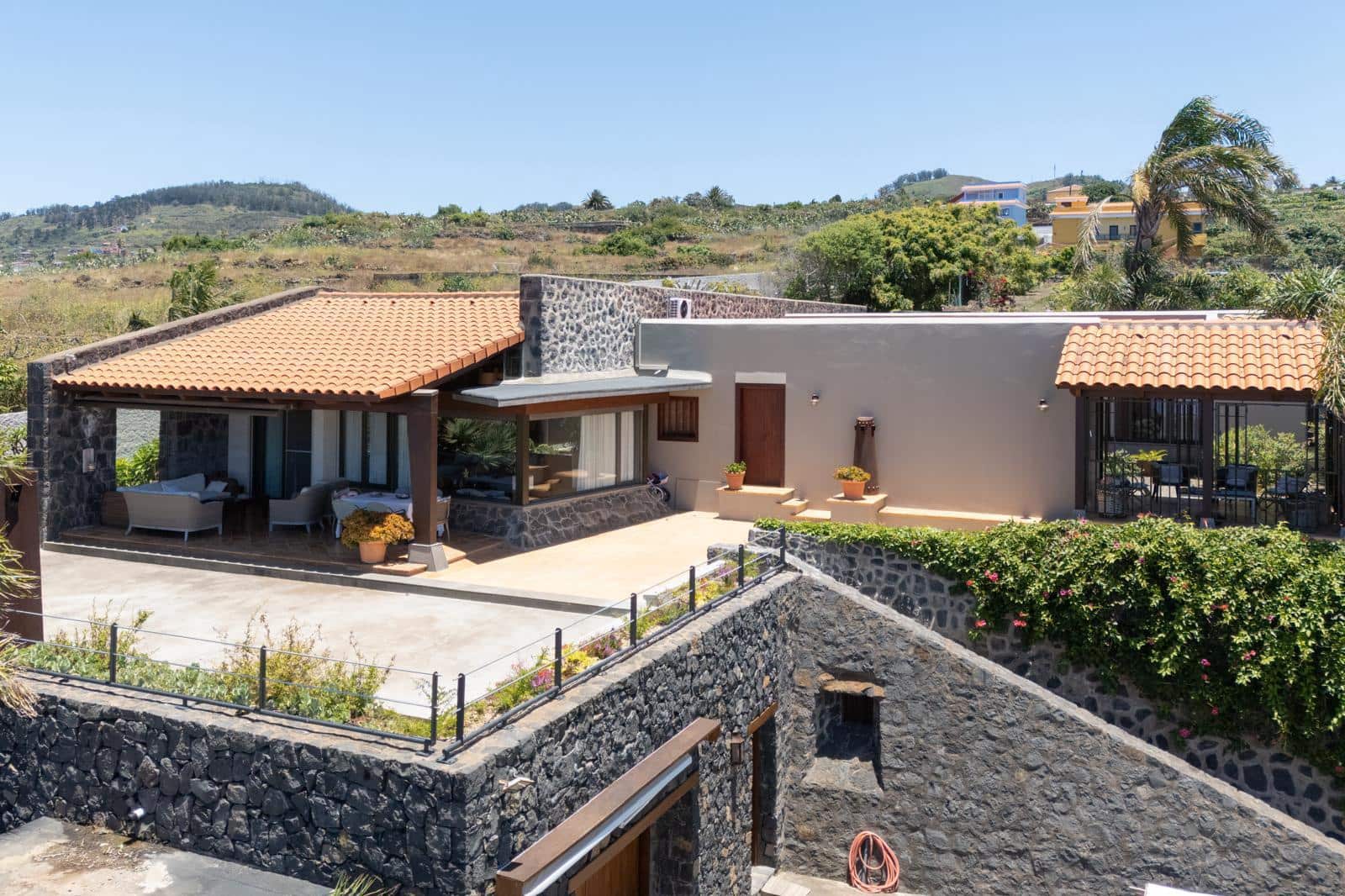 6 sypialnia Willa na sprzedaż w Tacoronte z garażem - 2 950 000 € (Ref: 9776999)