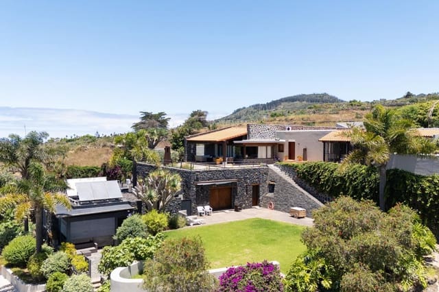 6 slaapkamer Villa te koop in Tacoronte met garage - € 2.950.000 (Ref: 9776999)