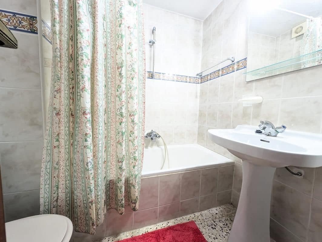 Apartamento de 2 habitaciones en Guardamar del Segura en venta con piscina - 165.000 € (Ref: 10022037)