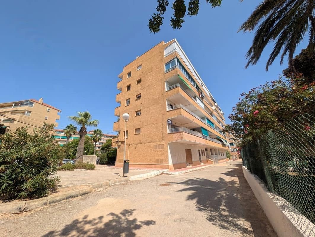 Apartamento de 2 habitaciones en Guardamar del Segura en venta con piscina - 165.000 € (Ref: 10022037)