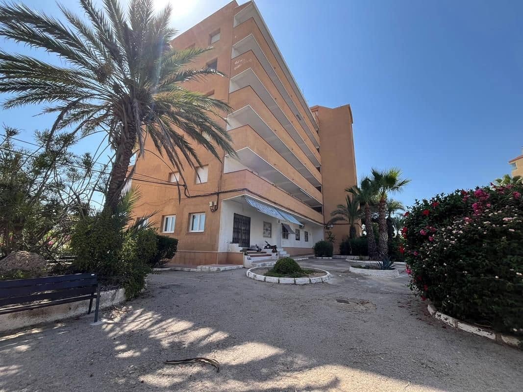 Apartamento de 2 habitaciones en Guardamar del Segura en venta con piscina - 165.000 € (Ref: 10022037)