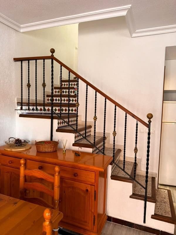 2 sovrum Semi-fristående Villa till salu i Torrevieja - 215 000 € (Ref: 10077645)