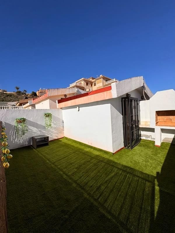 2 sovrum Semi-fristående Villa till salu i Torrevieja - 215 000 € (Ref: 10077645)
