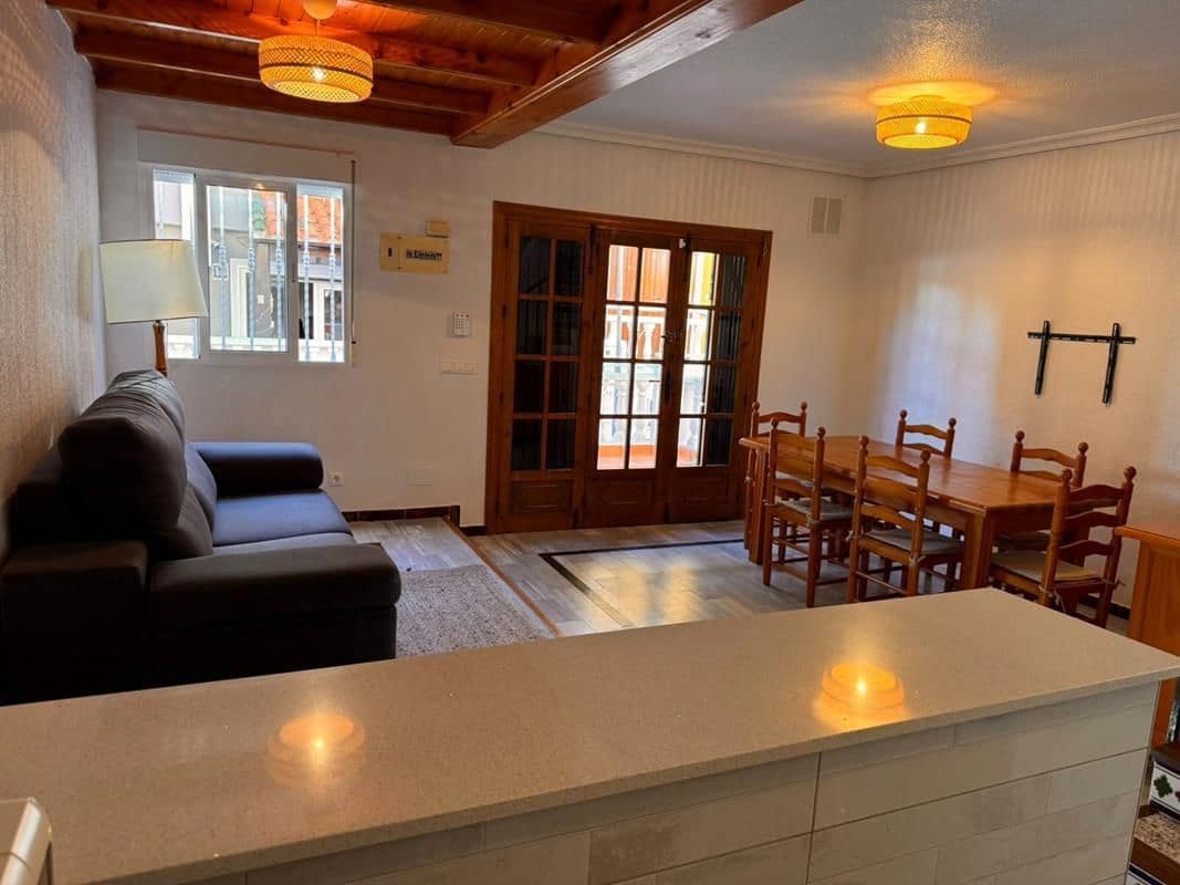 2 sovrum Semi-fristående Villa till salu i Torrevieja - 215 000 € (Ref: 10077645)