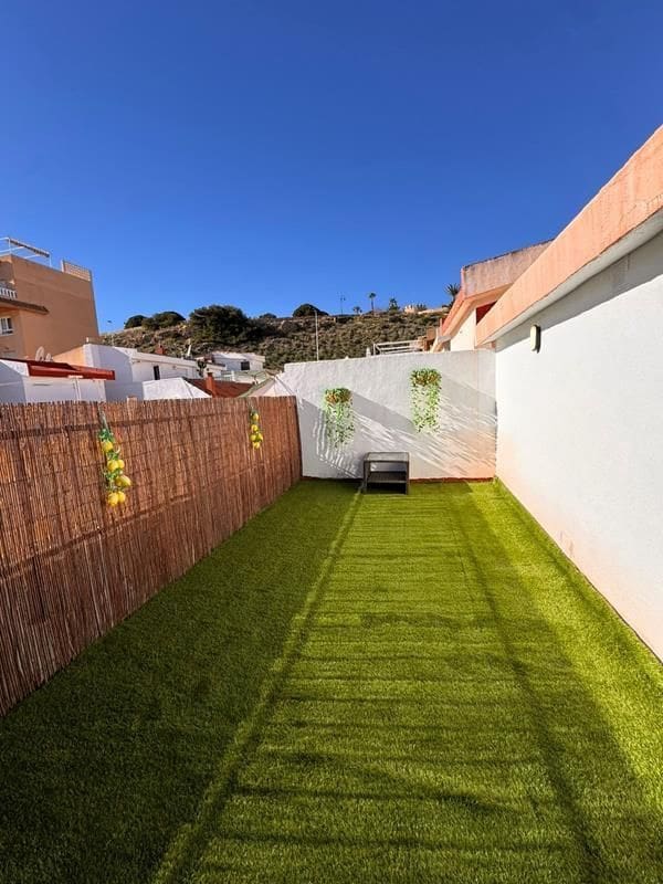 2 sovrum Semi-fristående Villa till salu i Torrevieja - 215 000 € (Ref: 10077645)