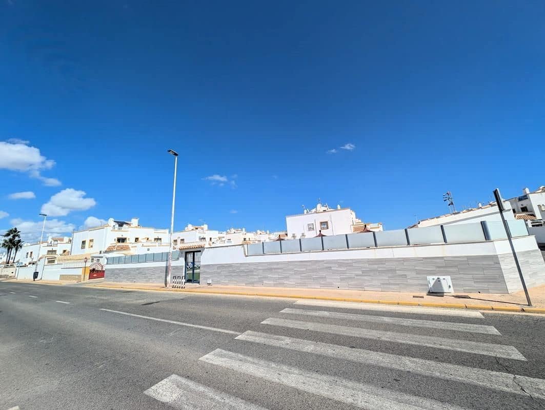 3 Zimmer Doppelhaus zu verkaufen in Torrevieja mit Pool Garage - 249.000 € (Ref: 10094229)