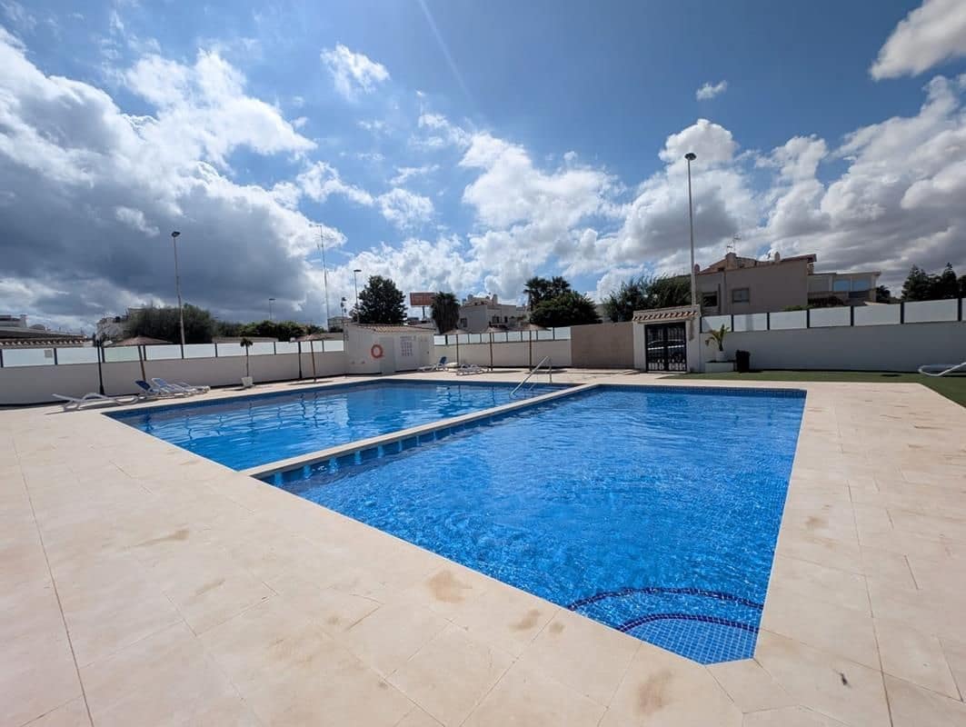 3 Zimmer Doppelhaus zu verkaufen in Torrevieja mit Pool Garage - 249.000 € (Ref: 10094229)