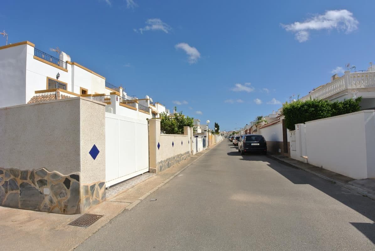 3 Zimmer Doppelhaus zu verkaufen in Torrevieja mit Pool Garage - 249.000 € (Ref: 10094229)