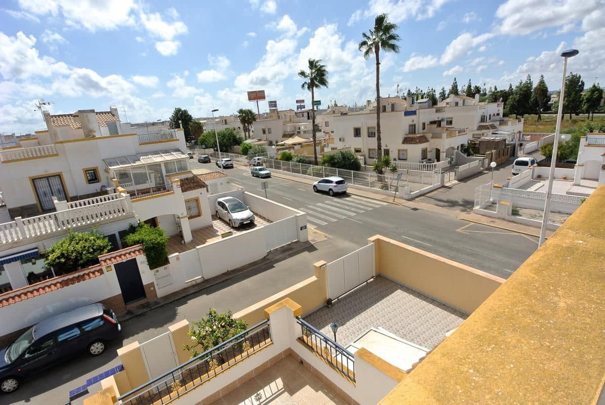 3 Zimmer Doppelhaus zu verkaufen in Torrevieja mit Pool Garage - 249.000 € (Ref: 10094229)
