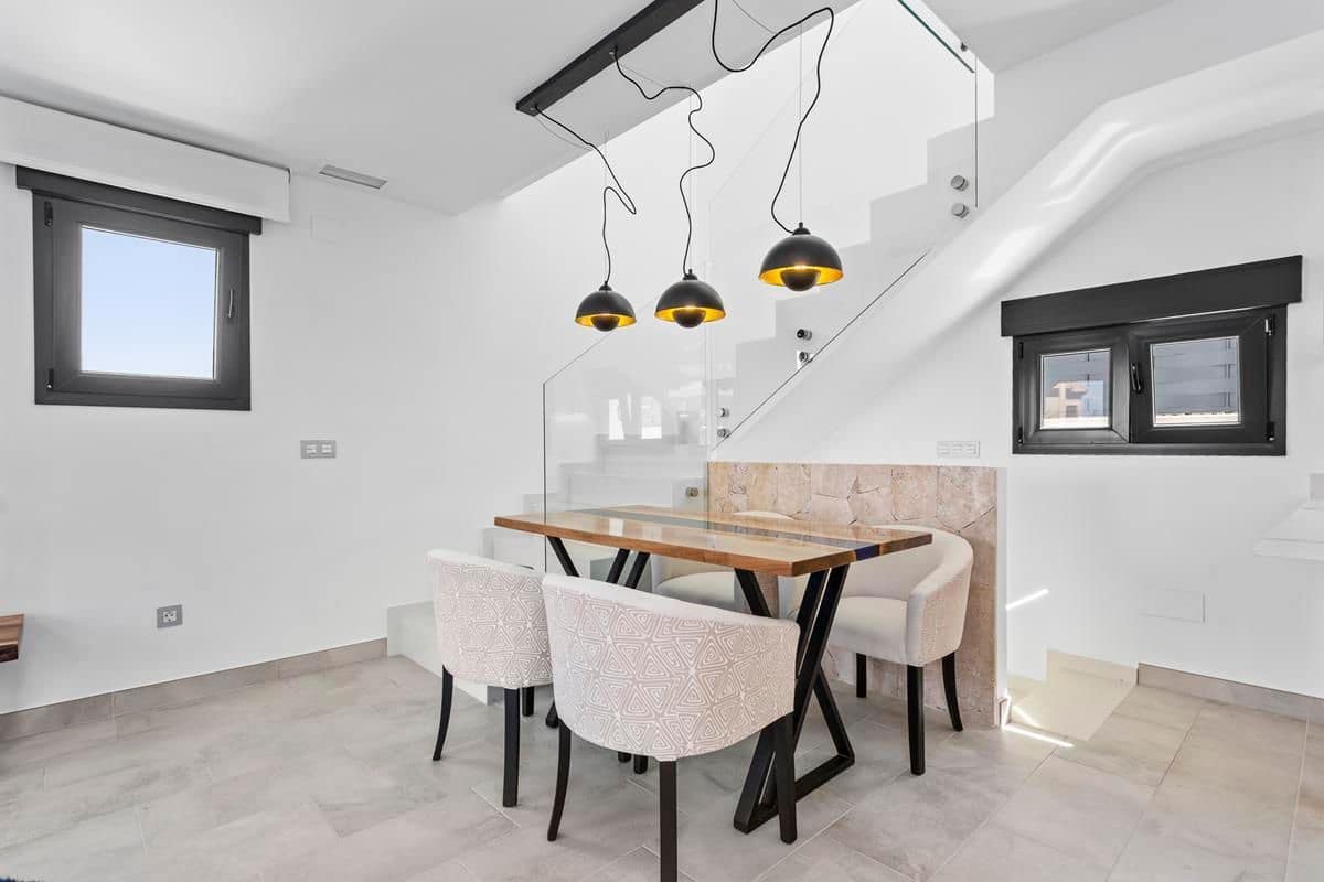 3 soverom Villa til salgs i Torrevieja med svømmebasseng garasje - € 660 000 (Ref: 7539955)