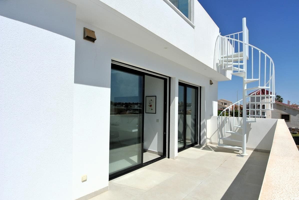 4 soverom Villa til salgs i San Fulgencio med svømmebasseng garasje - € 749 000 (Ref: 8306830)