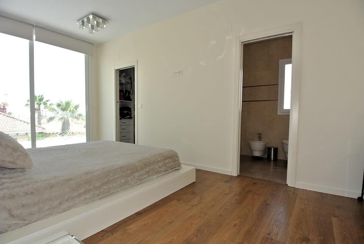 6 makuuhuone Huvila myytävänä paikassa San Fulgencio mukana uima-altaan 
autotalli - 699 000 € (Ref: 8438437)