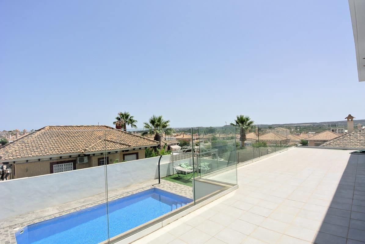 6 makuuhuone Huvila myytävänä paikassa San Fulgencio mukana uima-altaan 
autotalli - 699 000 € (Ref: 8438437)