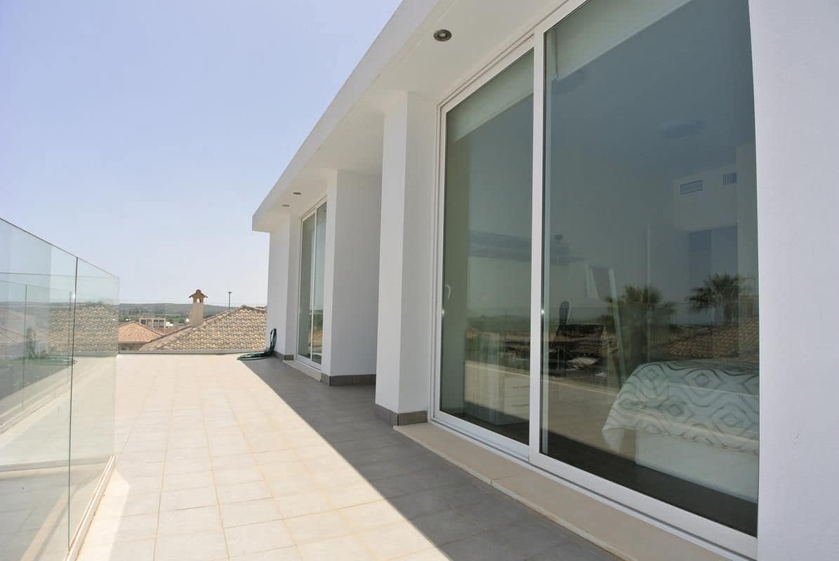 6 makuuhuone Huvila myytävänä paikassa San Fulgencio mukana uima-altaan 
autotalli - 699 000 € (Ref: 8438437)