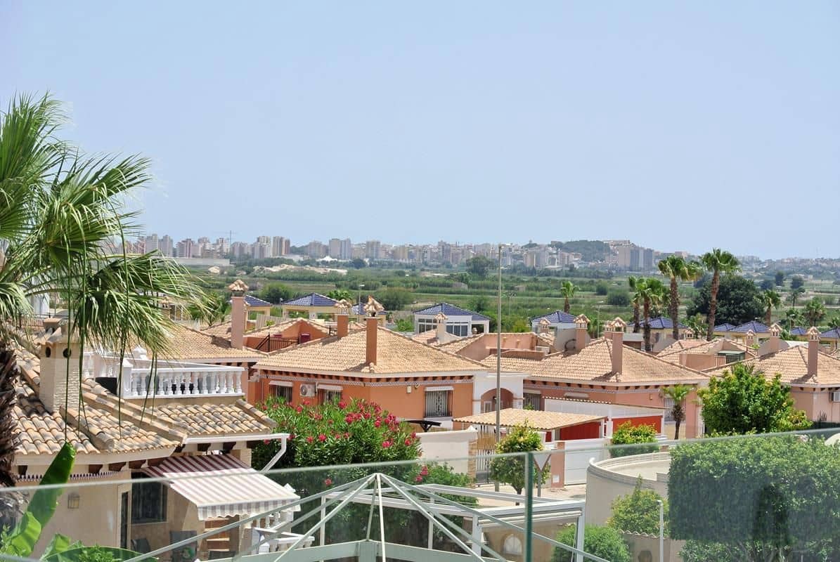 6 makuuhuone Huvila myytävänä paikassa San Fulgencio mukana uima-altaan 
autotalli - 699 000 € (Ref: 8438437)