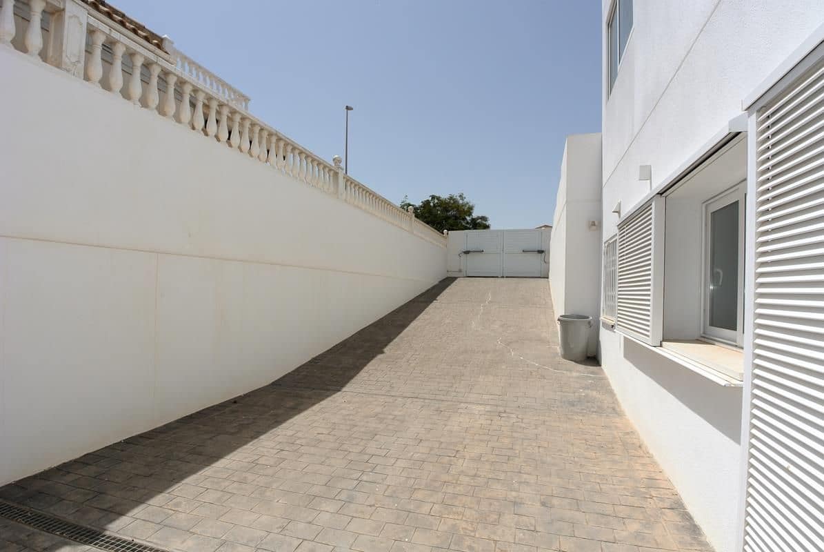 6 makuuhuone Huvila myytävänä paikassa San Fulgencio mukana uima-altaan 
autotalli - 699 000 € (Ref: 8438437)