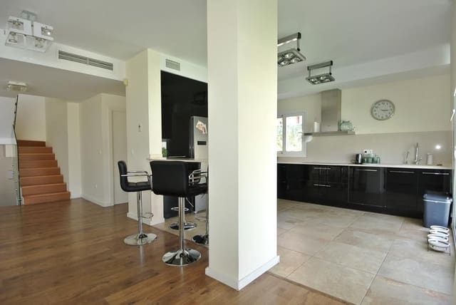 6 bedroom Villa for sale in San Fulgencio with pool garage - € 699,000 (Ref: 8438437)