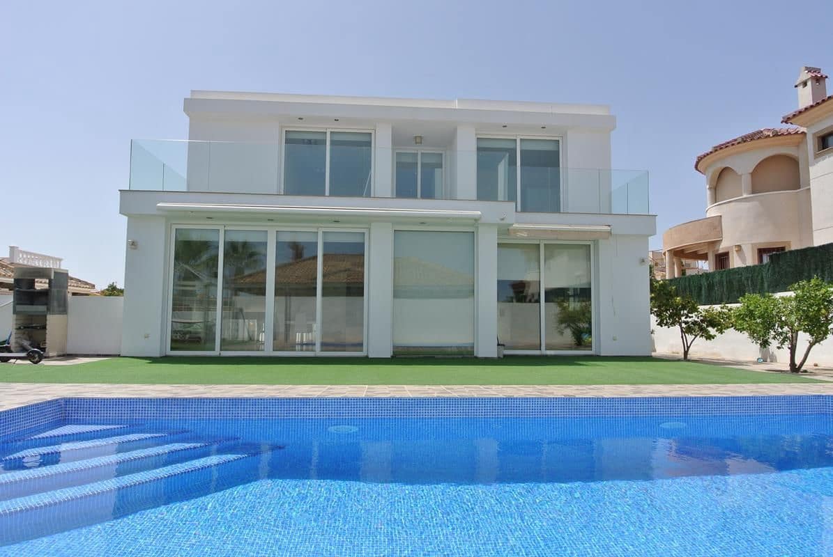 6 makuuhuone Huvila myytävänä paikassa San Fulgencio mukana uima-altaan 
autotalli - 699 000 € (Ref: 8438437)