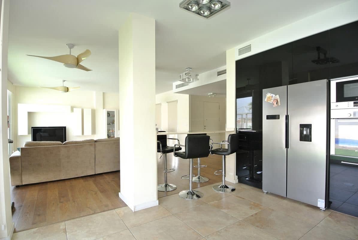 6 makuuhuone Huvila myytävänä paikassa San Fulgencio mukana uima-altaan 
autotalli - 699 000 € (Ref: 8438437)