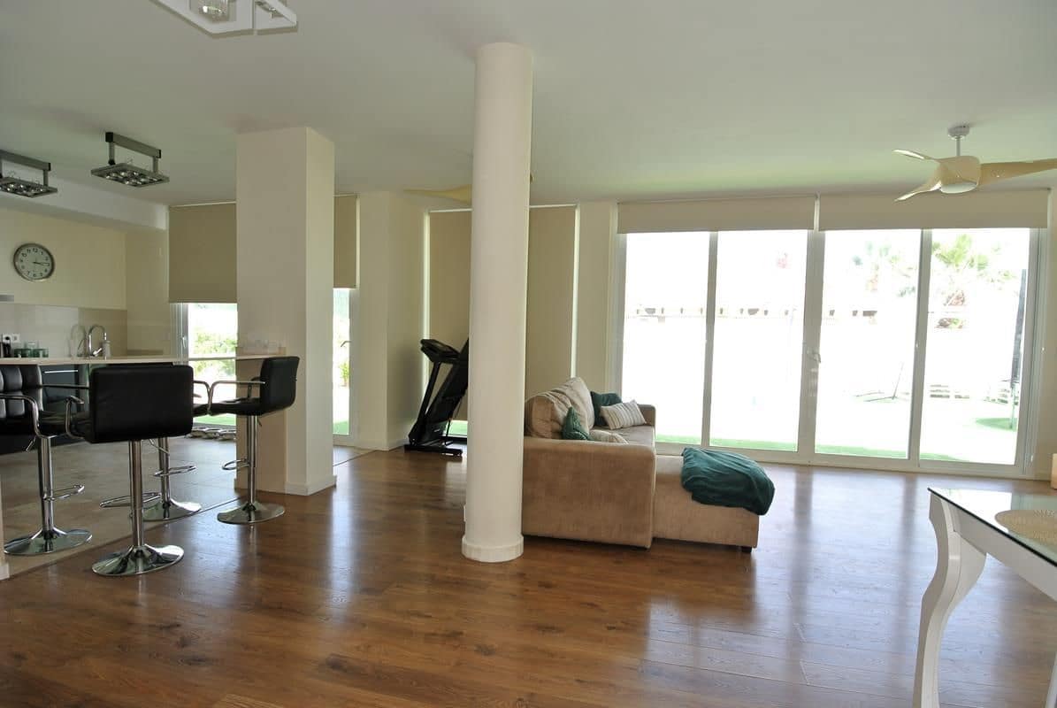 6 makuuhuone Huvila myytävänä paikassa San Fulgencio mukana uima-altaan 
autotalli - 699 000 € (Ref: 8438437)