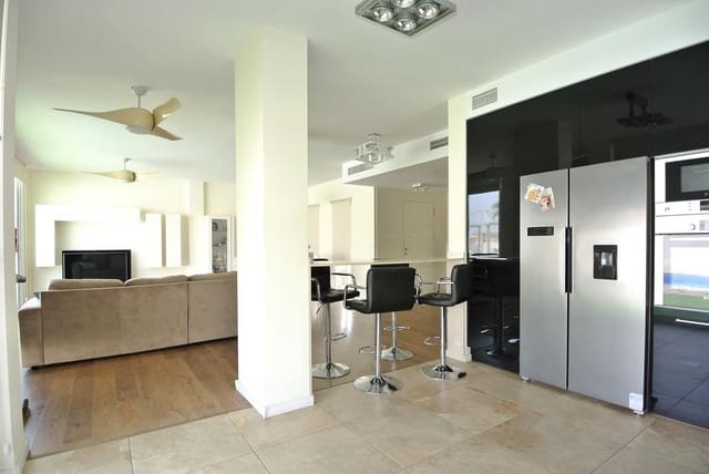 6 bedroom Villa for sale in San Fulgencio with pool garage - € 699,000 (Ref: 8438437)