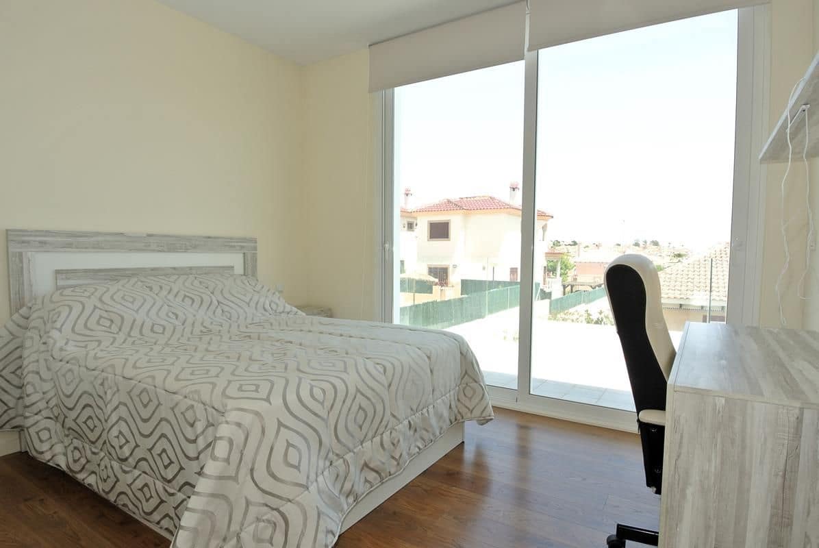 6 makuuhuone Huvila myytävänä paikassa San Fulgencio mukana uima-altaan 
autotalli - 699 000 € (Ref: 8438437)