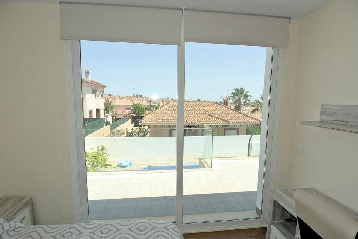 6 makuuhuone Huvila myytävänä paikassa San Fulgencio mukana uima-altaan 
autotalli - 699 000 € (Ref: 8438437)