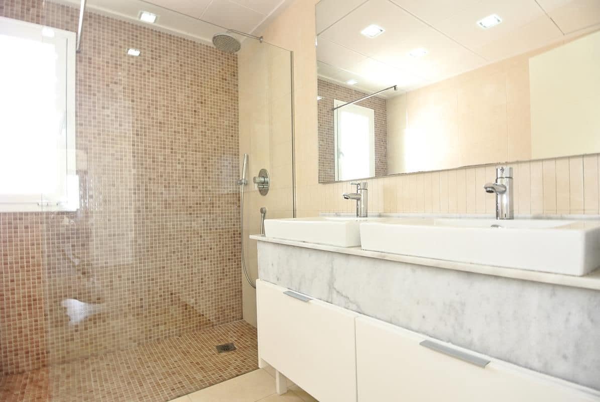 6 makuuhuone Huvila myytävänä paikassa San Fulgencio mukana uima-altaan 
autotalli - 699 000 € (Ref: 8438437)