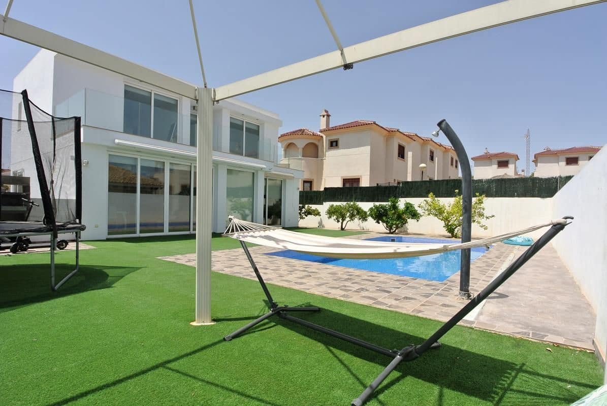 6 makuuhuone Huvila myytävänä paikassa San Fulgencio mukana uima-altaan 
autotalli - 699 000 € (Ref: 8438437)