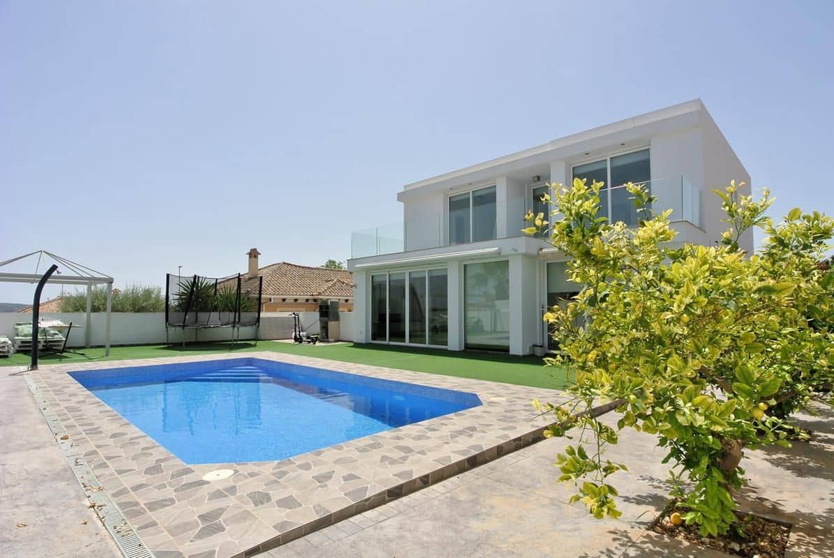 6 makuuhuone Huvila myytävänä paikassa San Fulgencio mukana uima-altaan 
autotalli - 699 000 € (Ref: 8438437)