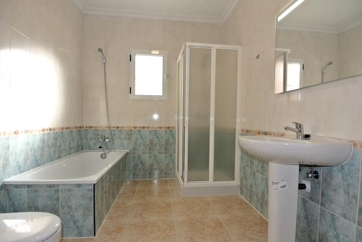 3 bedroom Villa for sale in Algorfa with pool - € 175,000 (Ref: 8741118)
