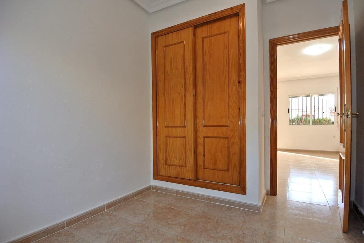 3 bedroom Villa for sale in Algorfa with pool - € 175,000 (Ref: 8741118)