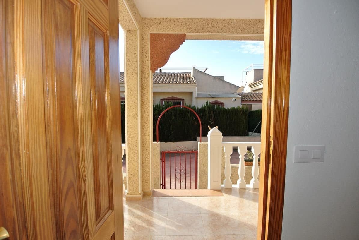 3 bedroom Villa for sale in Algorfa with pool - € 175,000 (Ref: 8741118)
