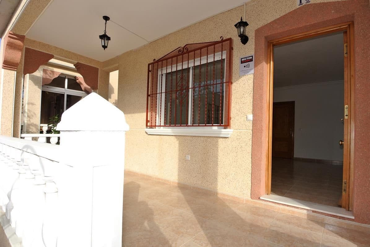3 bedroom Villa for sale in Algorfa with pool - € 175,000 (Ref: 8741118)