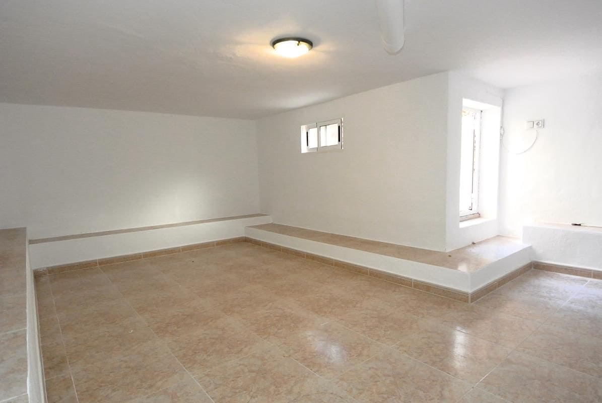 3 bedroom Villa for sale in Algorfa with pool - € 175,000 (Ref: 8741118)