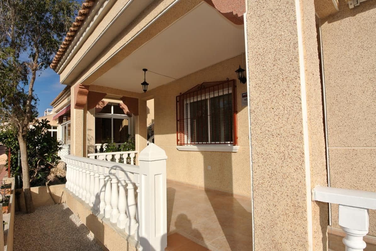 3 bedroom Villa for sale in Algorfa with pool - € 175,000 (Ref: 8741118)