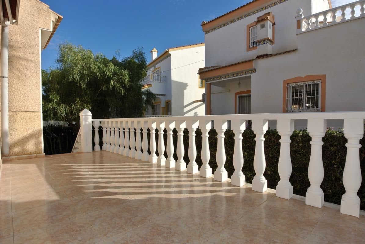 3 bedroom Villa for sale in Algorfa with pool - € 175,000 (Ref: 8741118)