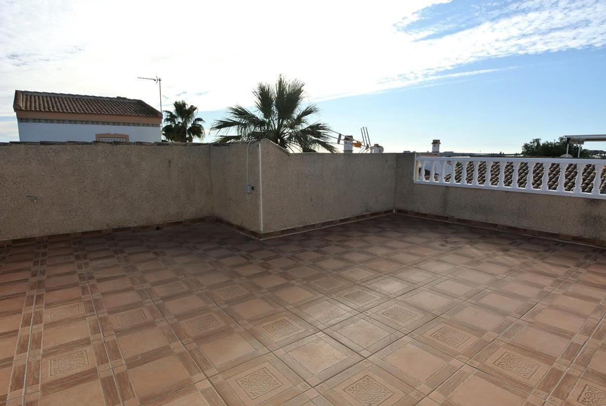 3 bedroom Villa for sale in Algorfa with pool - € 175,000 (Ref: 8741118)