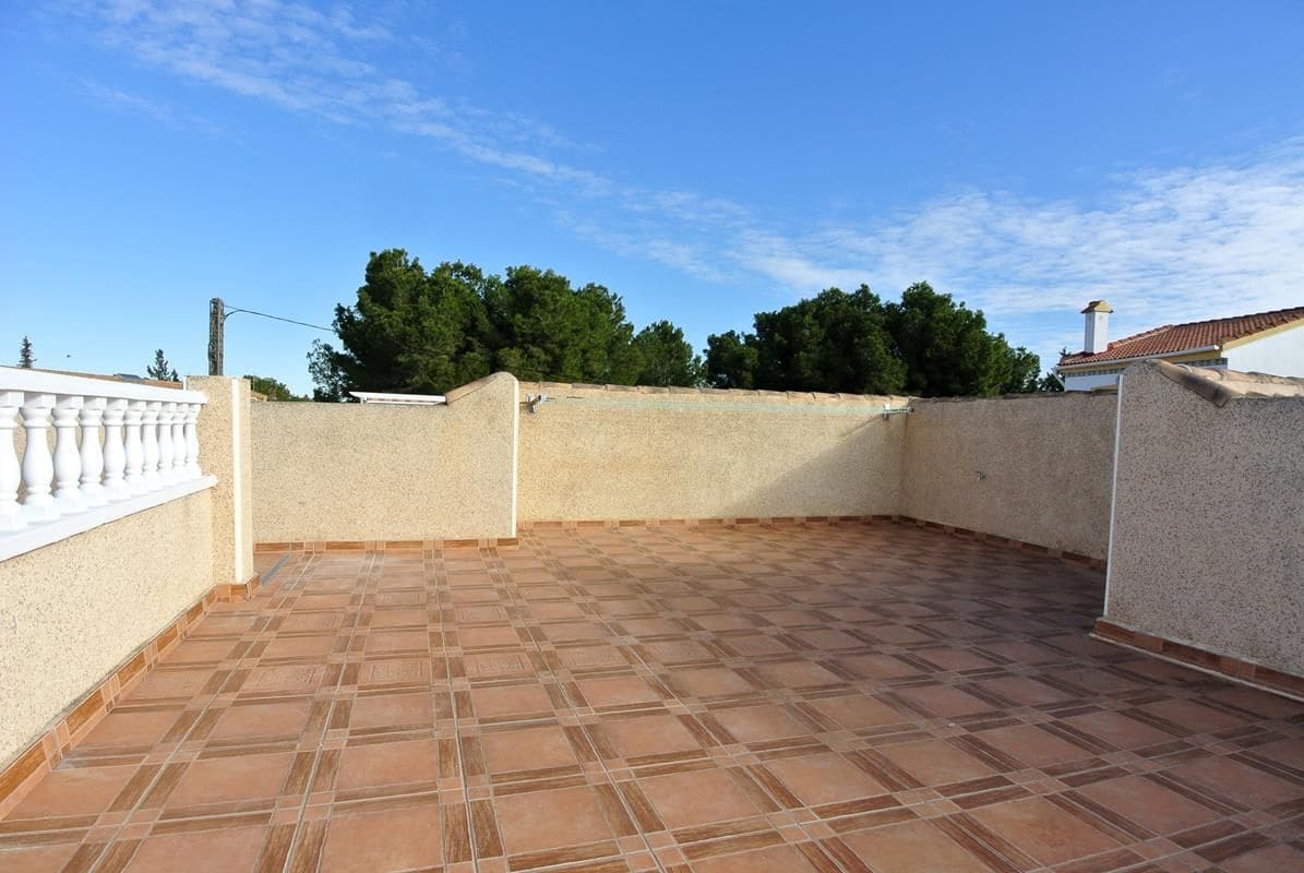 3 bedroom Villa for sale in Algorfa with pool - € 175,000 (Ref: 8741118)