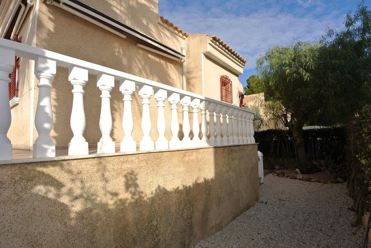 3 bedroom Villa for sale in Algorfa with pool - € 175,000 (Ref: 8741118)