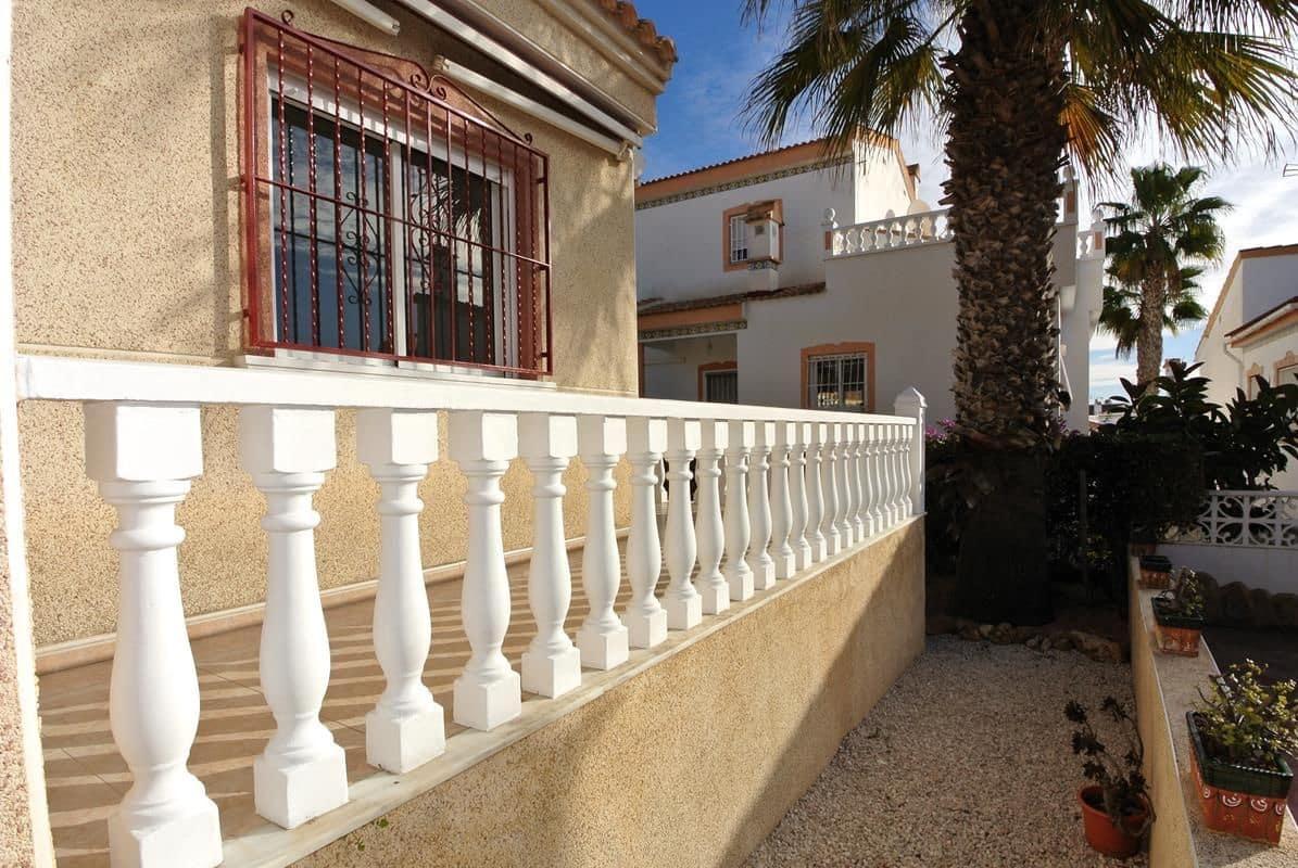 3 bedroom Villa for sale in Algorfa with pool - € 175,000 (Ref: 8741118)
