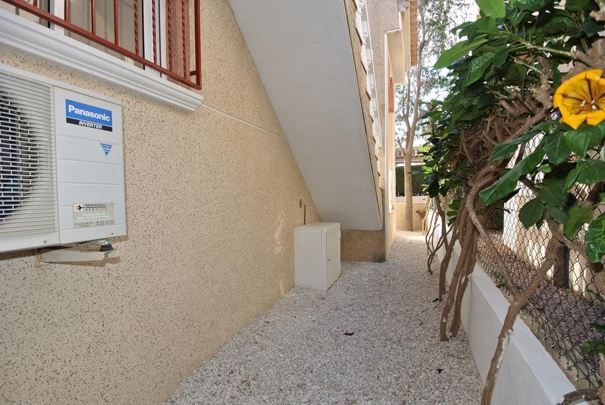 3 bedroom Villa for sale in Algorfa with pool - € 175,000 (Ref: 8741118)