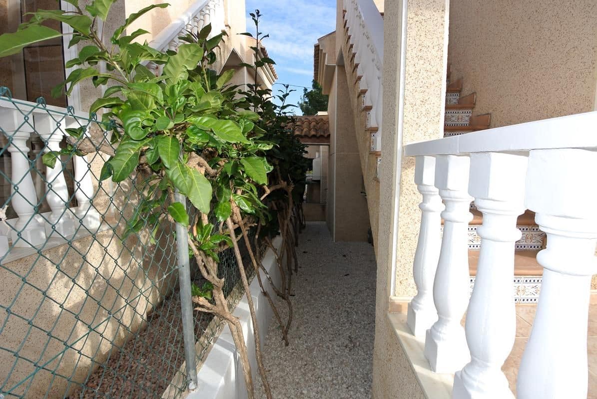 3 bedroom Villa for sale in Algorfa with pool - € 175,000 (Ref: 8741118)