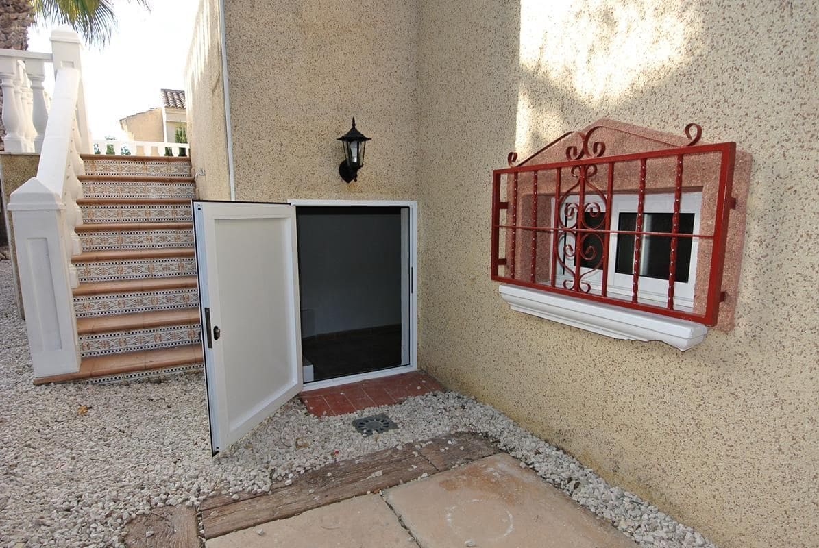 3 bedroom Villa for sale in Algorfa with pool - € 175,000 (Ref: 8741118)