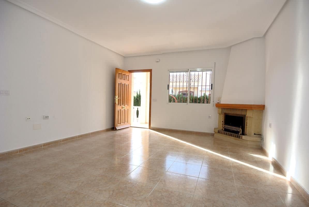 3 bedroom Villa for sale in Algorfa with pool - € 175,000 (Ref: 8741118)