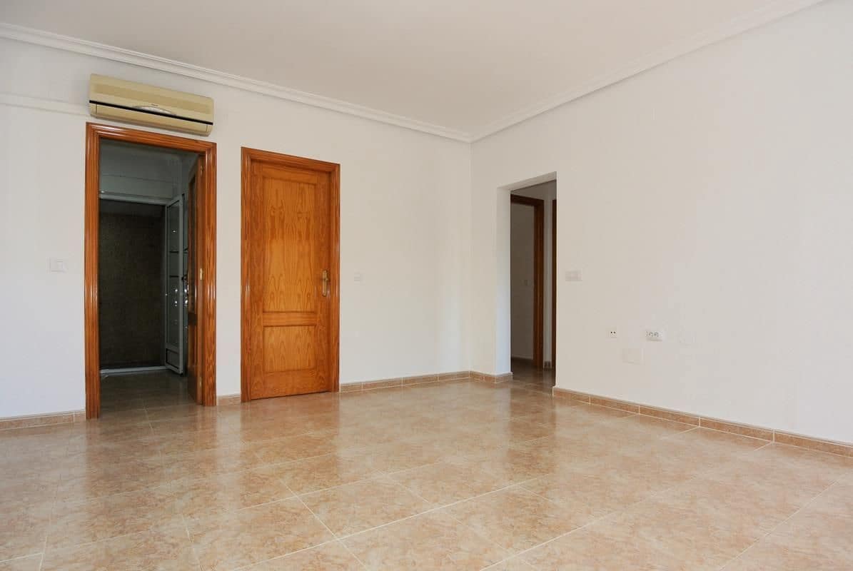 3 bedroom Villa for sale in Algorfa with pool - € 175,000 (Ref: 8741118)