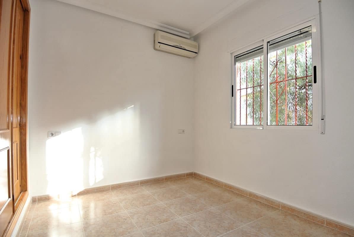 3 bedroom Villa for sale in Algorfa with pool - € 175,000 (Ref: 8741118)